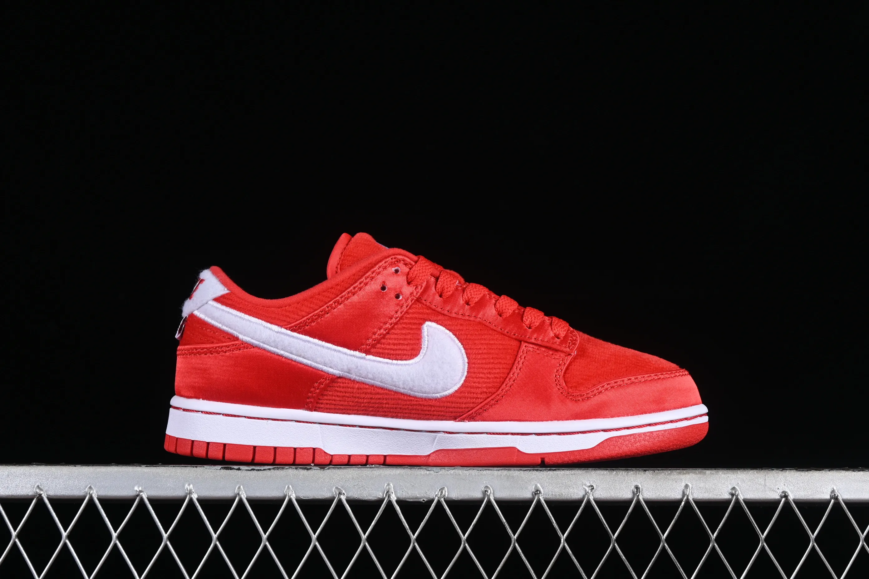 All categories Nk SB Dunk series Nk SB Dunk Low low-top sneakers Nk Dunk Low GS "Valentine’s Day" new Valentine’s Day color SB low-top casual sneakers FZ3548-612